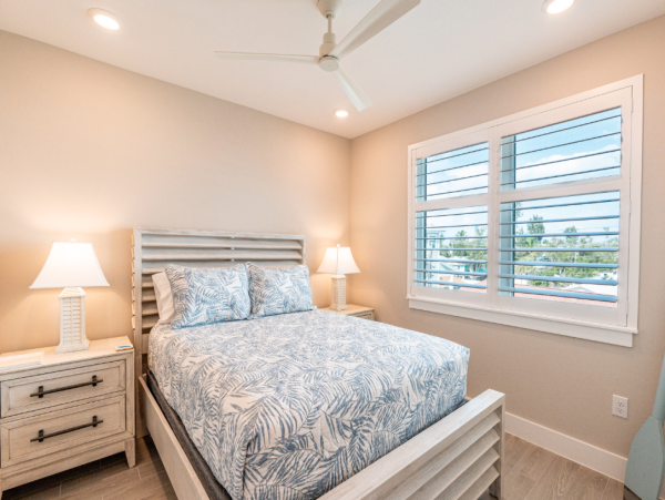 Modern Coastal Beach House - Perfect for Families & Groups
